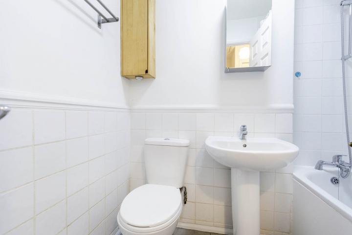 Luxury Studio in a Peaceful location Snowdon Drive, Hendon 